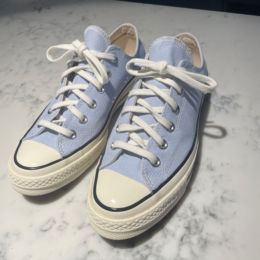 Women’s Size 8 Converse - Picture 5 of 7